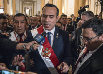 Dina Boluarte es destituida como presidenta de Perú y asume el derechista José Jerí