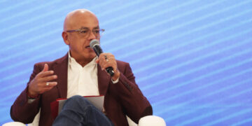 Jorge Rodríguez aseguró que el plan de atacar embajada de EEUU buscaba crear un motivo de guerra