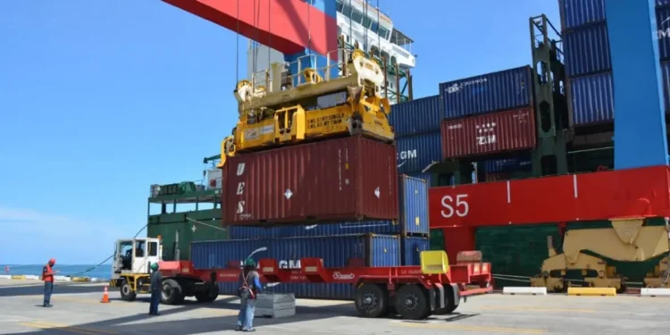 OMC prevé un crecimiento de 2,4% en el comercio mundial de bienes para 2025 y apenas 0,5% para 2026