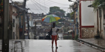 El huracán Melissa se debilita sobre Cuba, pero sigue siendo un peligroso categoría 3