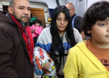 Nueve niños secuestrados por EE.UU. retornaron a Venezuela este viernes
