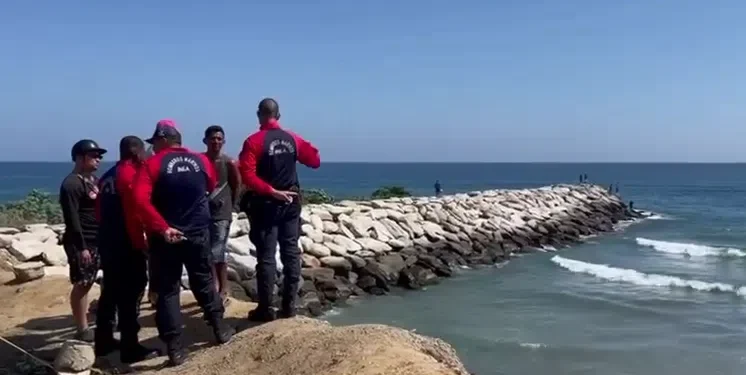 Mantienen búsqueda de adolescente desaparecido en playa de La Guaira desde hace seis días