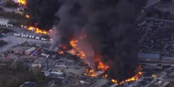 Sube a 12 el número de muertos en accidente aéreo en Kentucky