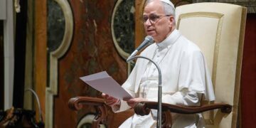El papa pide «buscar el diálogo» para resolver las tensiones entre EE.UU. y Venezuela