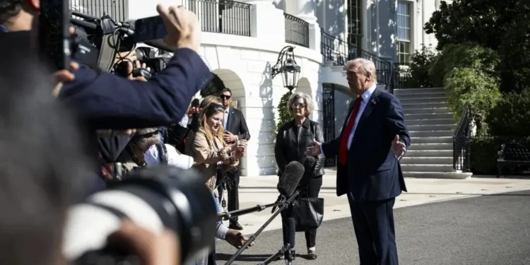 Los demócratas buscan impedir que Donald Trump ataque a Venezuela