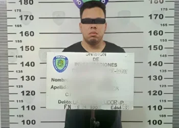Imputan a joven por grabarse desnudo en áreas comunes de edificio en Miranda