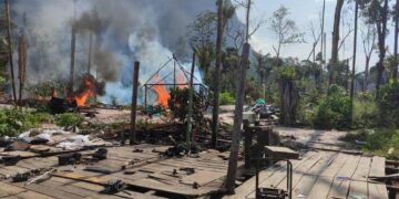 La Fuerza Armada de Venezuela destruye materiales de minería ilegal en el sur del país