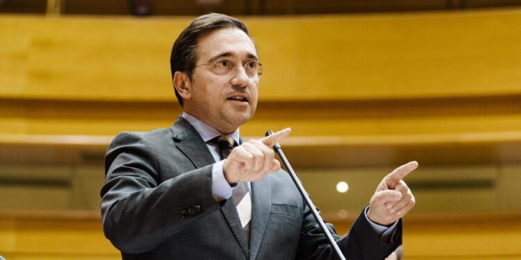 España afirma que no va a «atizar ningún fuego» contra Venezuela y pide solución pacífica