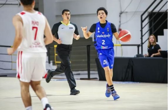 Venezuela vence a Chile y consigue su primer triunfo en Asunción