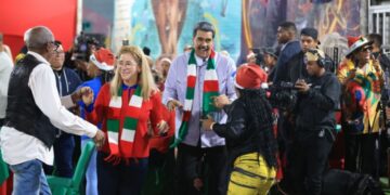 Maduro desea feliz Navidad y dice que la paz será el destino de Venezuela