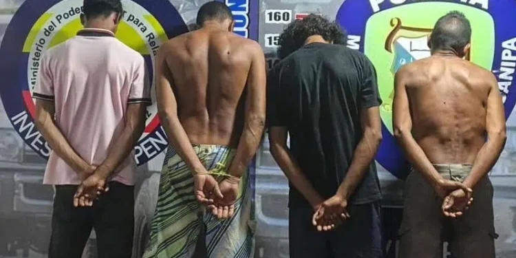 Detienen a dos adultos y dos adolescentes acusados de abusar de un niño de 10 años