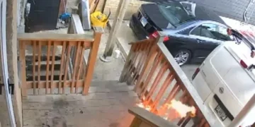 Sentencian a una mujer de 70 años por lanzar una molotov a sus vecinos venezolanos