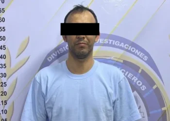 Detienen al encargado de un negocio por dar sus datos bancarios a los clientes para recibir los pagos