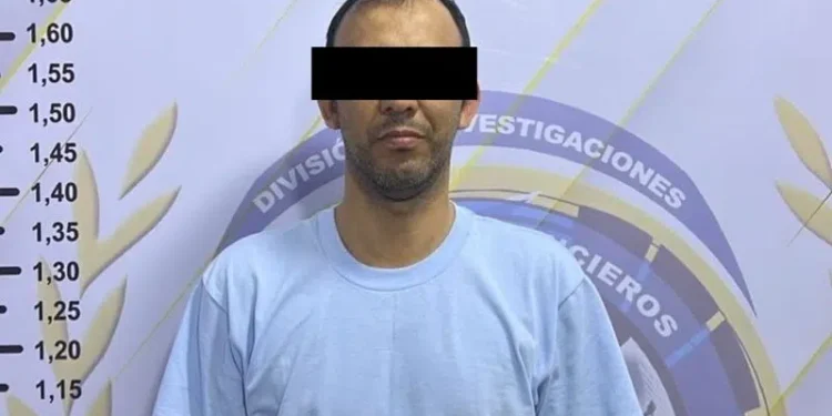 Detienen al encargado de un negocio por dar sus datos bancarios a los clientes para recibir los pagos