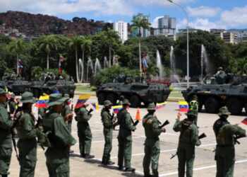 Venezuela juramenta a unos 1.000 militares para hacer frente a «cualquier circunstancia»
