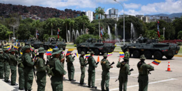Venezuela juramenta a unos 1.000 militares para hacer frente a «cualquier circunstancia»