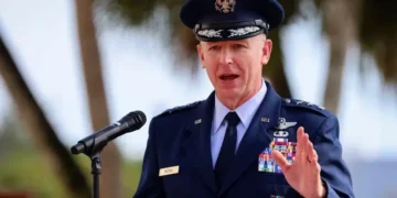 Evan L. Pettus asume como nuevo jefe del Comando Sur en medio de tensiones USA-Venezuela