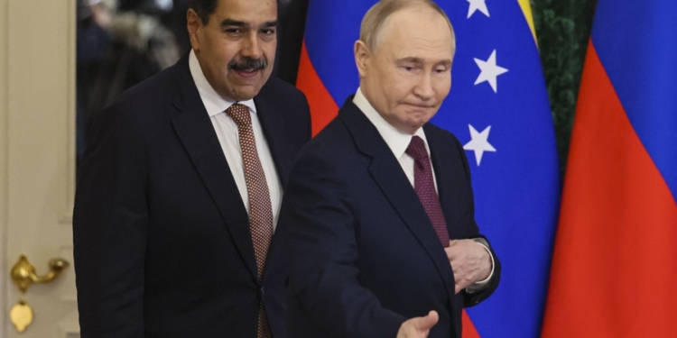 Putin habla por teléfono con Maduro y le expresa «su apoyo» ante tensión con EEUU