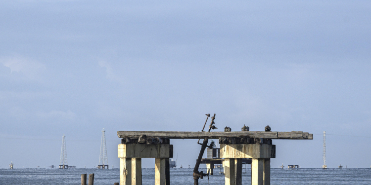 Estiman en 900 millones de dólares el crudo estancado en costas venezolanas