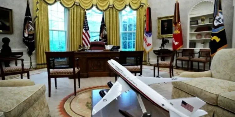 CNN: Trump convoca reunión en el Despacho Oval sobre Venezuela