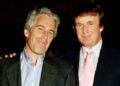 Los demócratas publican fotos de Trump rodeado de mujeres en la mansión de Epstein