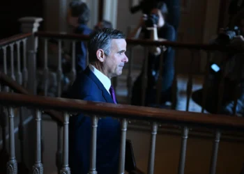 Director de la CIA se reunió con Delcy Rodríguez y Diosdado Cabello en Caracas, según The New York Times