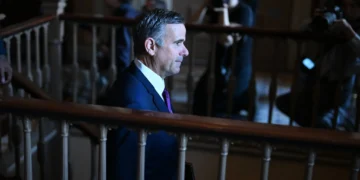 Director de la CIA se reunió con Delcy Rodríguez y Diosdado Cabello en Caracas, según The New York Times