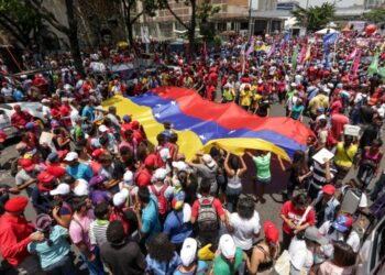 Chavistas se movilizan para exigir a EE.UU. que regrese a Venezuela a Maduro y Cilia Flores