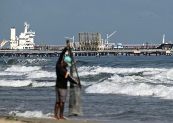 Venezuela busca aumentar su producción petrolera un 18% en 2026 con una reforma legislativa