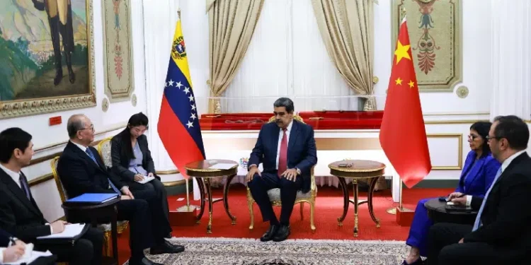 Maduro recibe en Miraflores a enviado especial de China