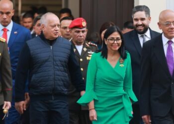 Delcy Rodríguez ordena una docena de cambios en el mando militar de Venezuela