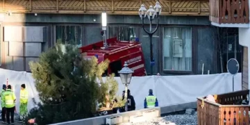 Bengalas en botellas habrían causado el trágico incendio que dejó 40 muertos en Suiza