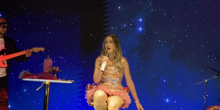 La chica de las bandanas Michi Sosa estrena “Plato Roto”