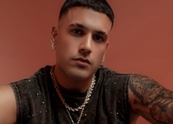 Moa Rivera sacude la salsa moderna con su nuevo álbum “Mal Necesario”
