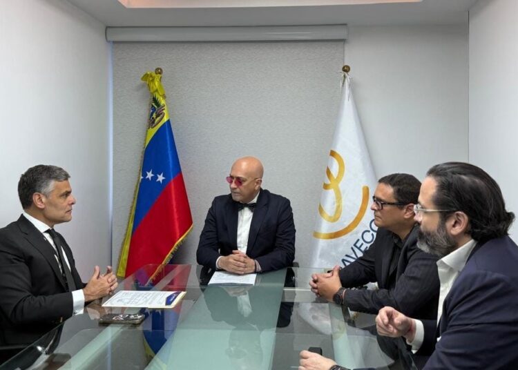 R4 consolida alianza estratégica con CAVECOM-e para impulsar el «Kit Digital Venezuela»