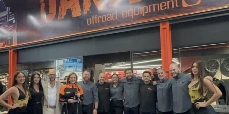 Multiservicios Dakar inaugura tienda en su 18 aniversario