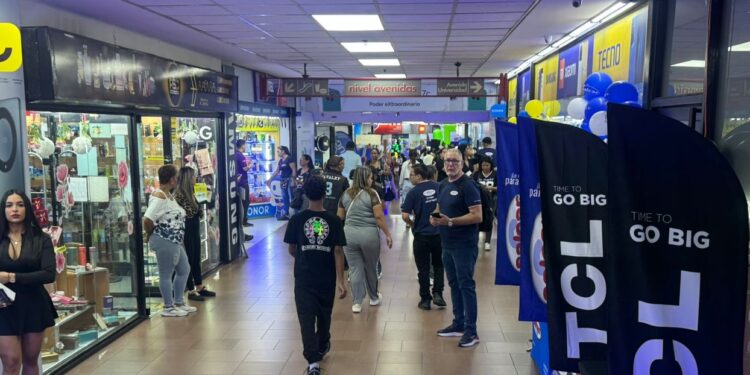 La tecnología se apoderó de Metrocenter con la Feria del Celular 2026