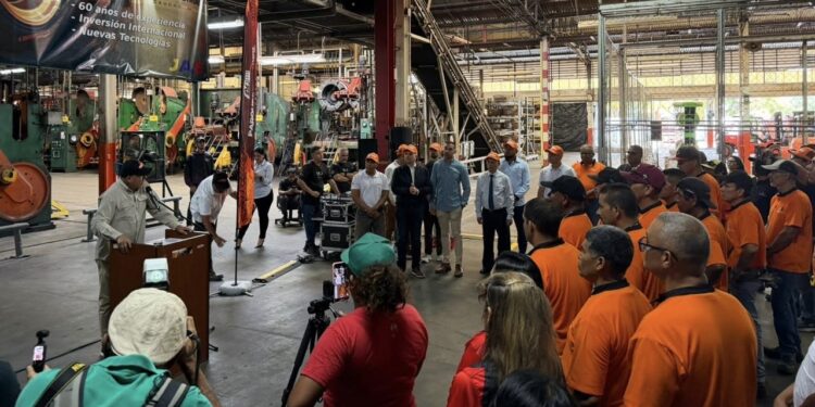 “Parque Industrial Caucho” inicia producción de cauchos para motocicletas en Venezuela