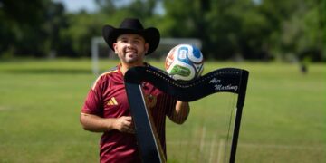 El arpa venezolana hará historia en la Copa Mundial FIFA 2026™️ de la mano de Alex Martínez