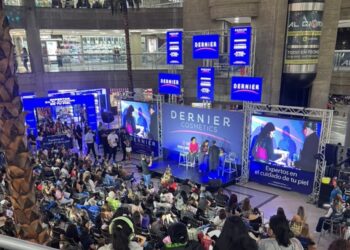Dernier Cosmetics llena centros comerciales con aulas magistrales sobre salud de la piel