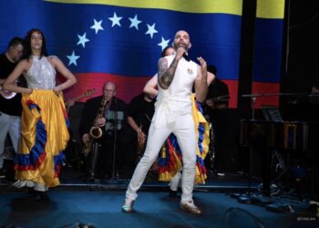 Gus Ormo cautiva a Miami en un concierto exclusivo y encamina su álbum Alquimia rumbo a los Latín GRAMMY