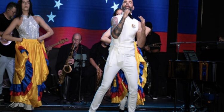 Gus Ormo cautiva a Miami en un concierto exclusivo y encamina su álbum Alquimia rumbo a los Latín GRAMMY